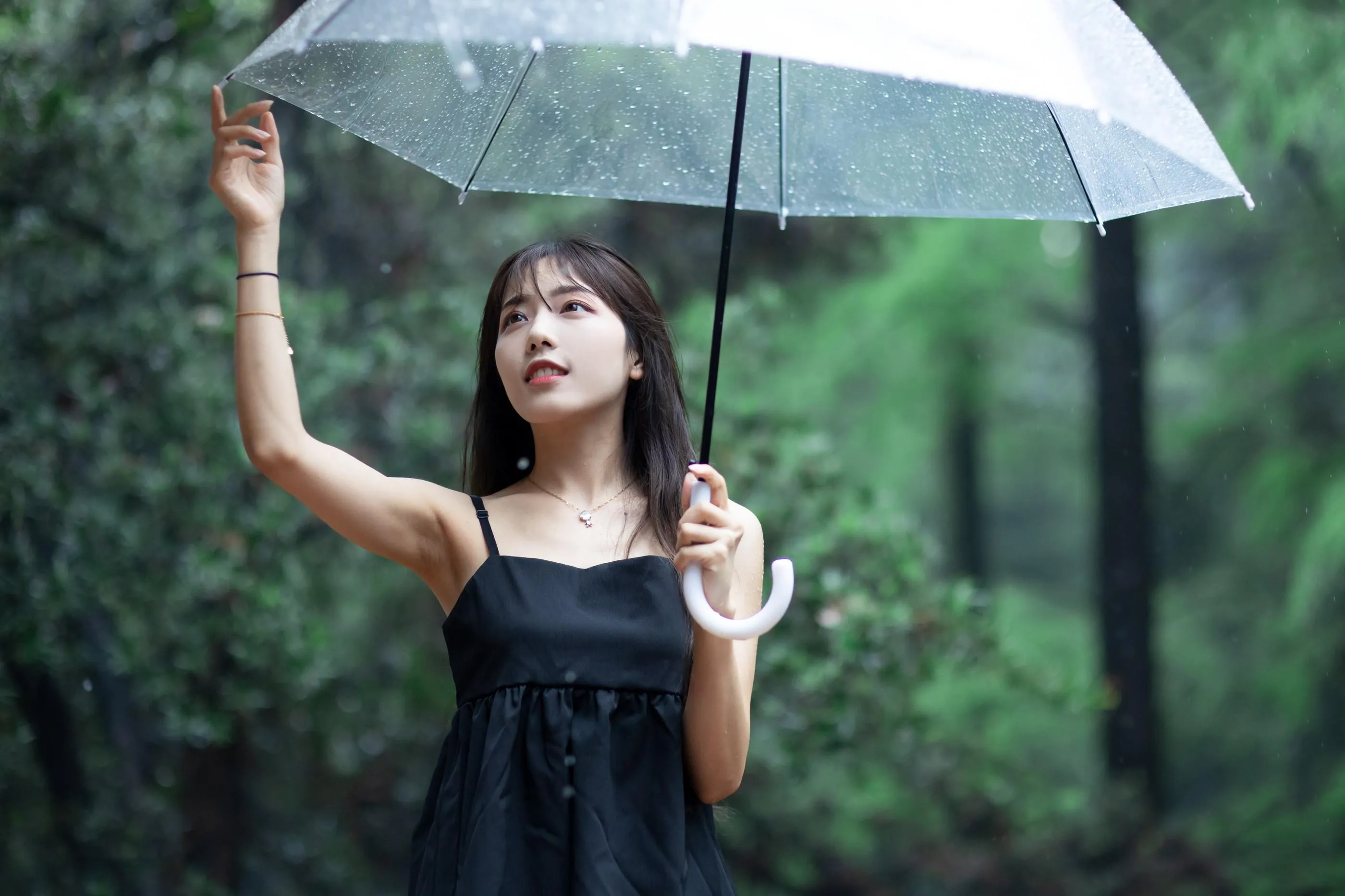 [艺图语] 2022.06.27 透明伞 沐菡 [26P]插图2